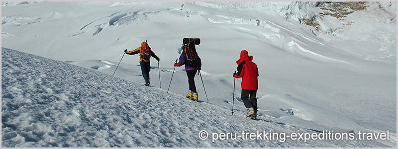 Peru: Expedition Nevado Tocllaraju (6034 m), north west ridge normal route or direct west face 60° - 75° degrees