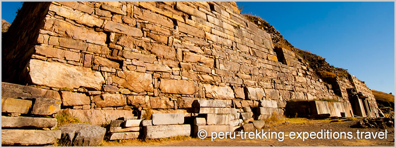 Peru: Bus - Tour Culture Chavin de Huantar (3180 m) 