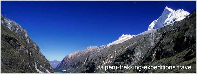 Peru: Bus-Tour Hiking Quebrada Llanganuco: Lagunas Chinancocha and Orconcocha (3850 m)