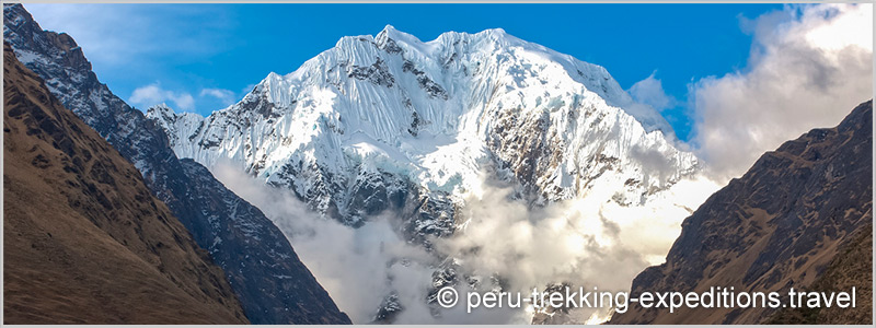 Peru: Trekking Salkantay to Machu Picchu, the highest pass (4600 m)